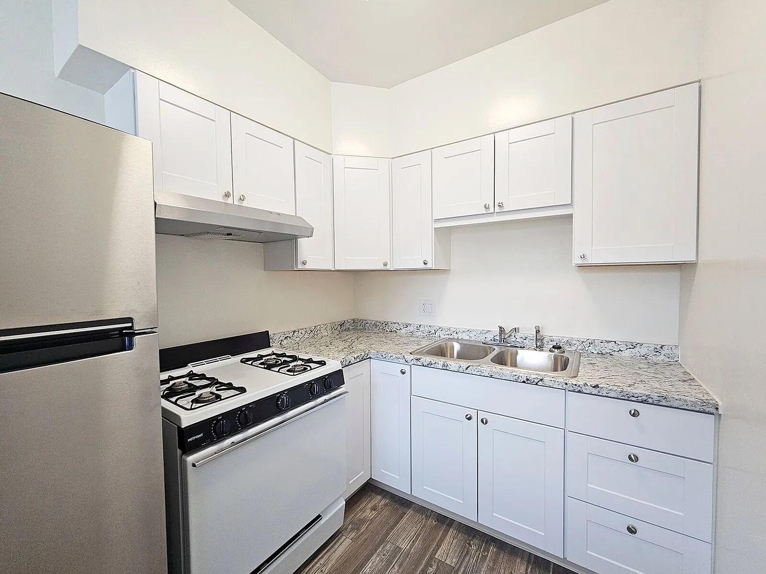 1465 Grand Ave — Photo 4
