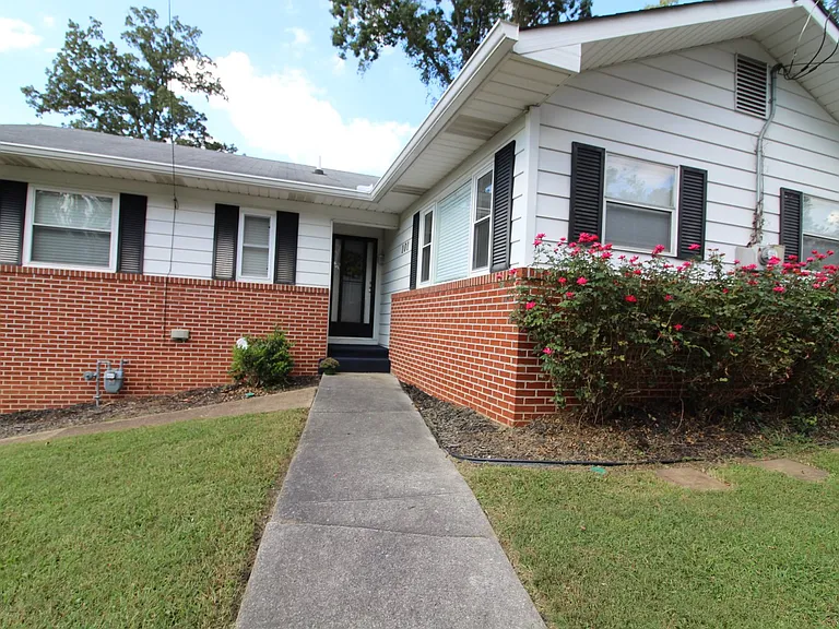 101 E Magnolia Ln — Photo 5