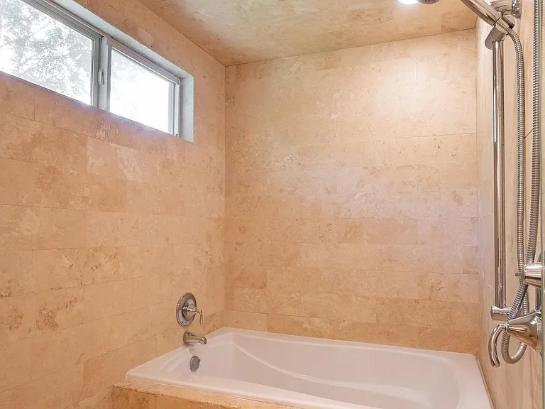 614 Long Bow Ln — Photo 20