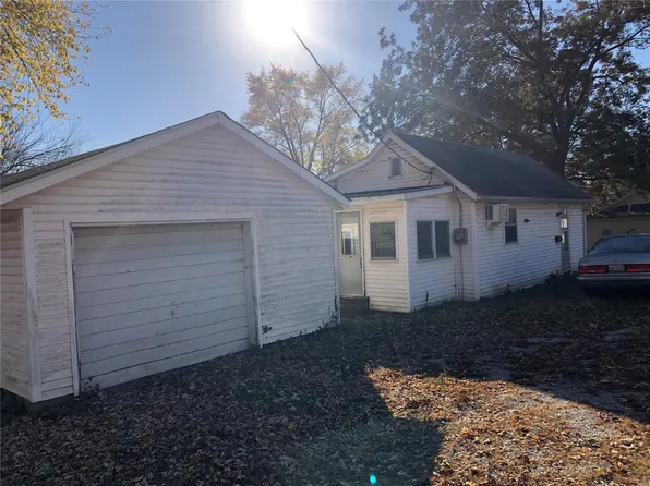 651 Ridge St, Carlyle, IL 62231