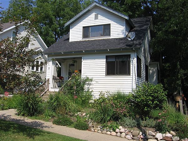 112 Millview Front Yard