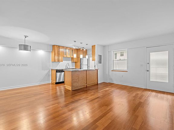 3rd image of 1545 Euclid Ave APT 3C