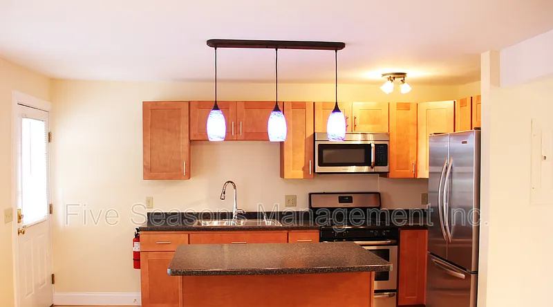 2 bed, 1.0 bath, 700 sqft, $2,100 — Photo 3
