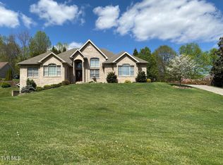 416 Mizpah Hills Dr, Johnson City, TN 37604