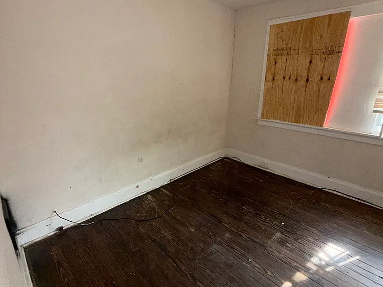 8116 Pelham Ave — Photo 14