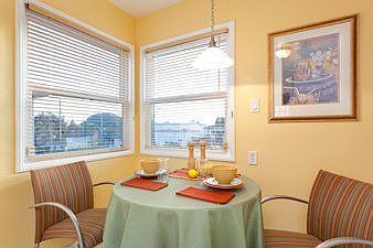 Eat In 1 :: 808 Richmond