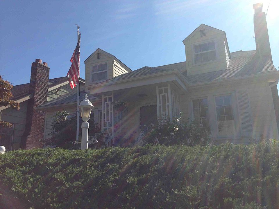 2nd image of 5224 37th Ave NE