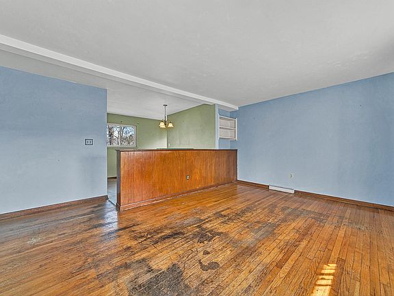 3rd image of 203 Cherryhill Rd NW