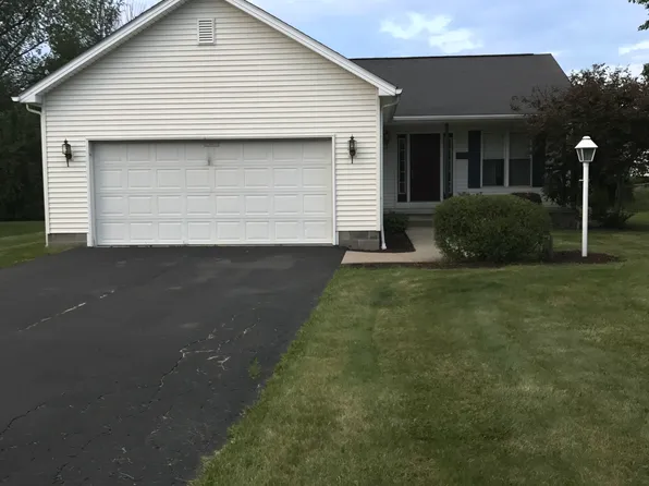 933 Jerry Dr, Hubbard, OH 44425