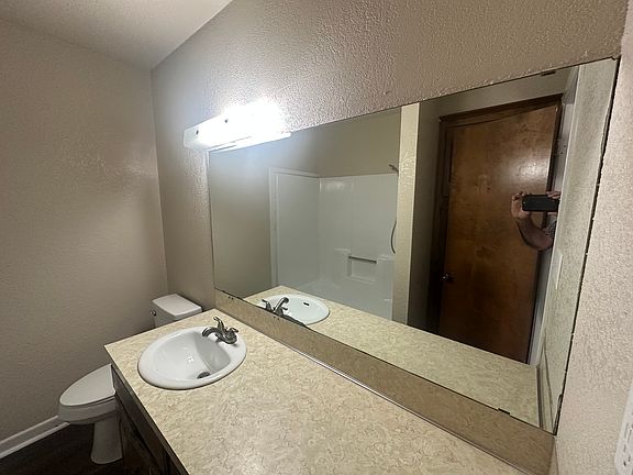 4th image of 916 W Avenue A #916