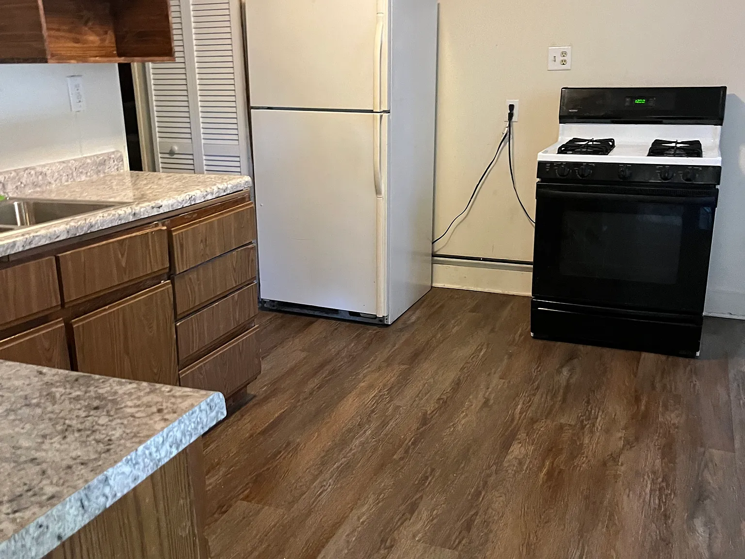 3 bed, 1000 sqft, $1,975 — Photo 4