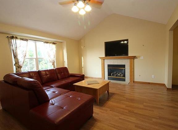 3rd image of 2712 E Hickory Ct