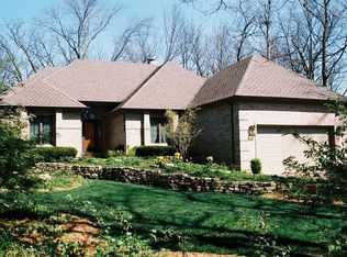 5N630 Ravine Dr, St Charles, IL 60175