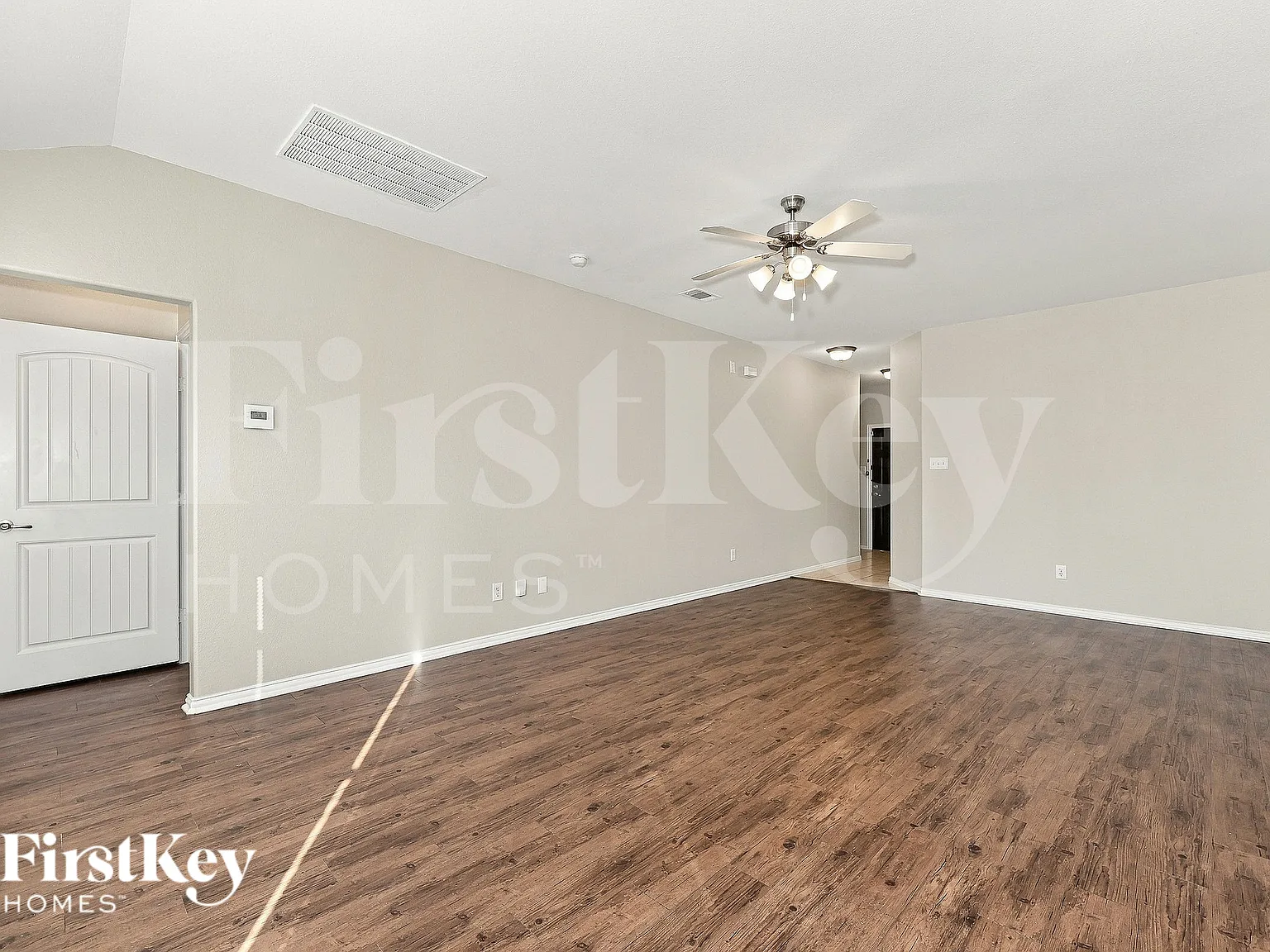 3 bed, 2.0 bath, 1345 sqft, $1,695 — Photo 2