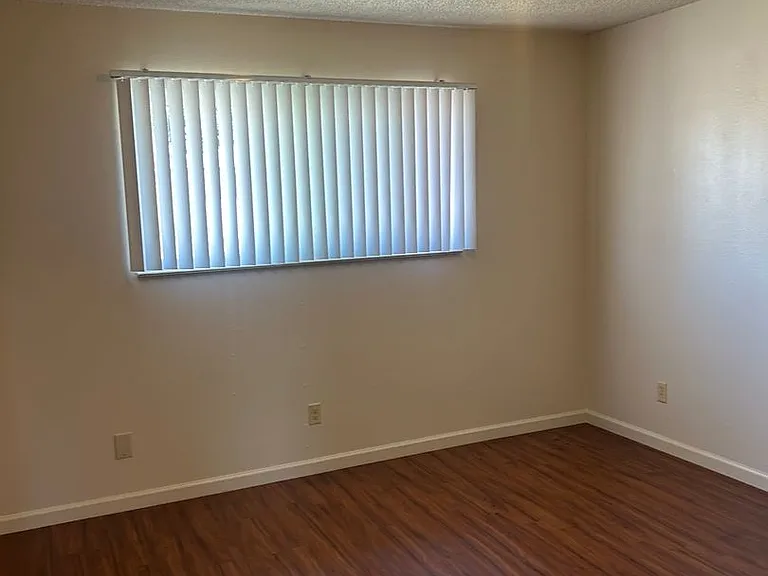 1324 Edwards Ave — Photo 4