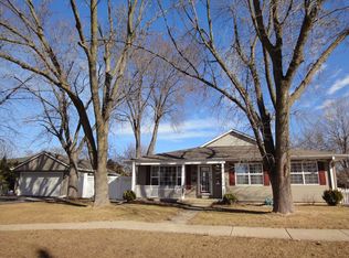 815 S Blanchard St, Wheaton, IL 60189