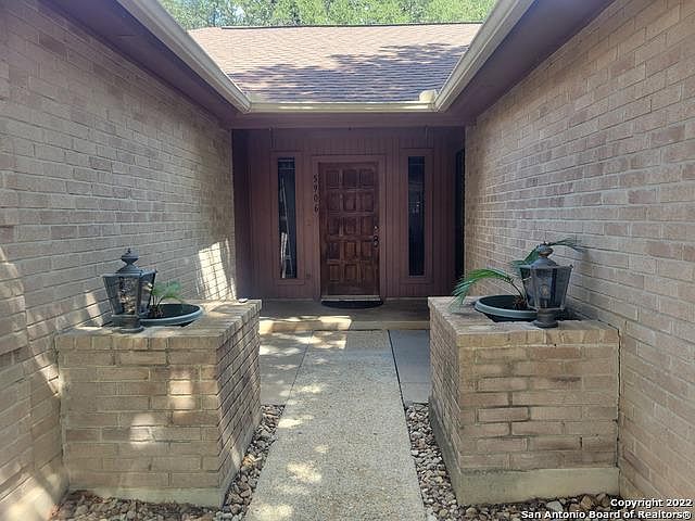 1st image of 5906 Woodridge Park
