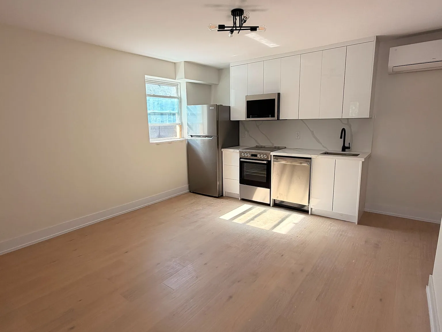2 bed, $2,400 — Photo 1