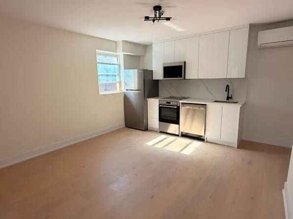 3384 Lake Shore Blvd W, Toronto, ON