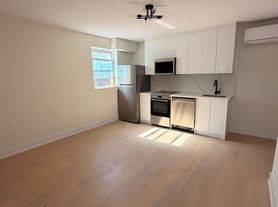 3384 Lake Shore Blvd W