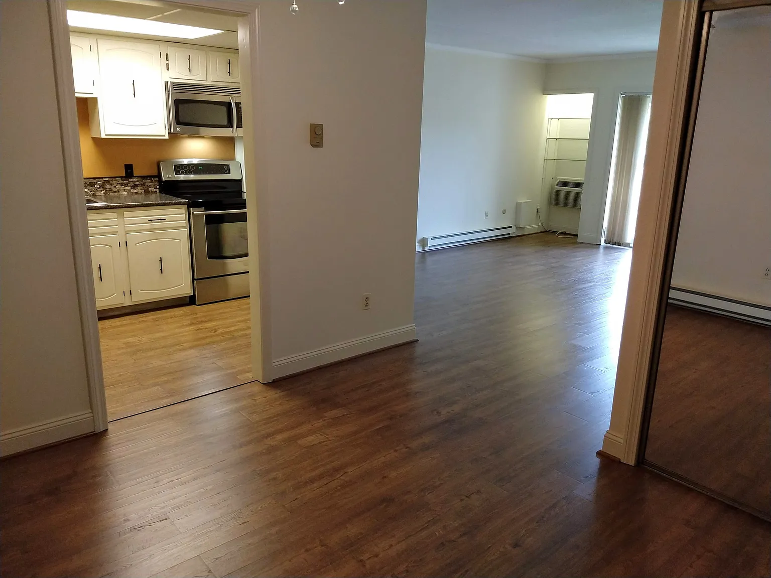 2 bed, 962 sqft, $2,000 — Photo 3
