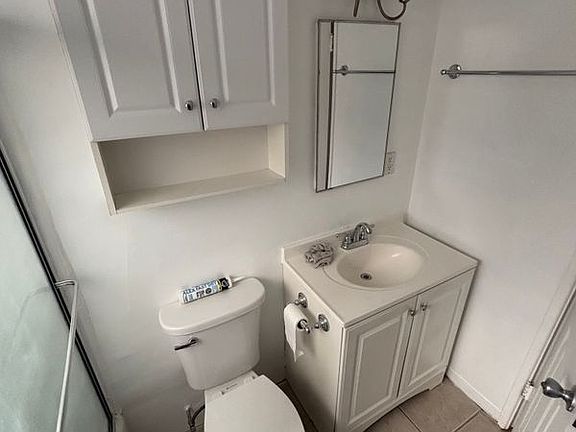 4th image of 924 N Ogden Dr APT 3