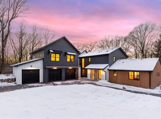 3605 Parkway St, Deephaven, MN 55391