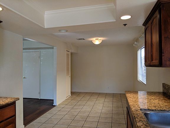 5th image of 27 Palmetto Dr APT A