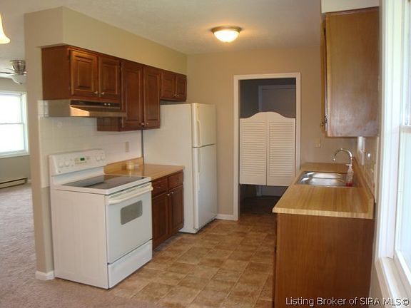 2nd image of 1102 Parkview