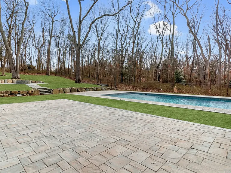 485 Hickory Ave — Photo 3