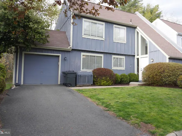 1434 Yellowwood Ct, Reston, VA 20190