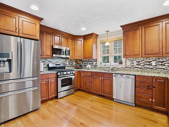 5th image of 41 Ellingwood Ave