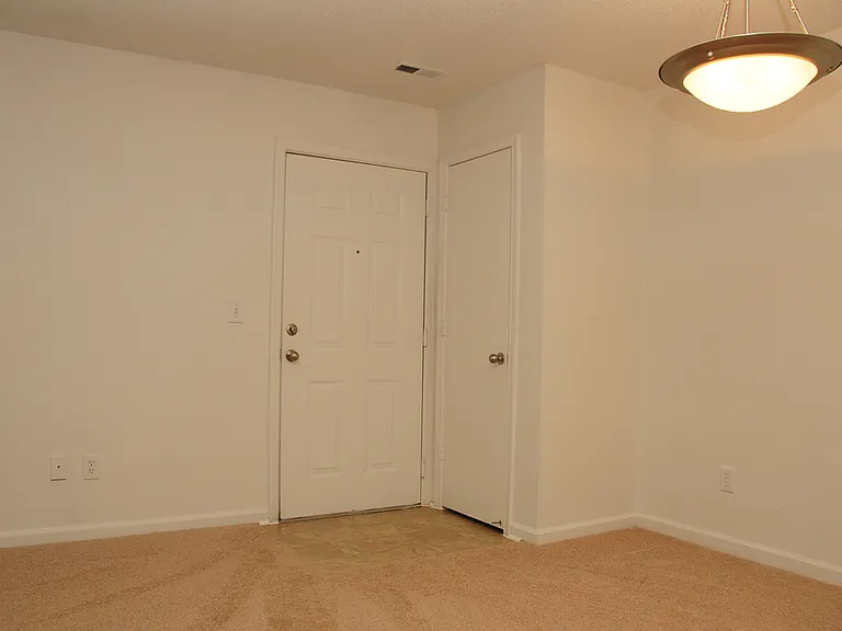 Crestview Apartments — Photo 28