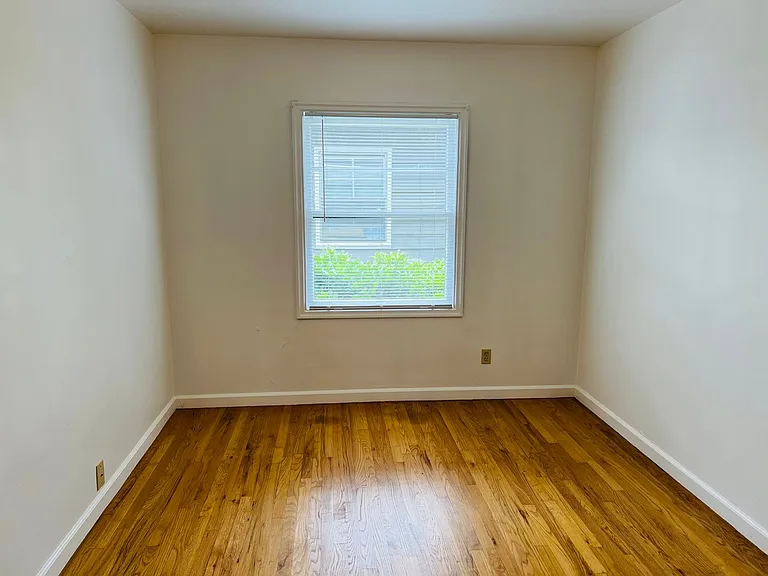 1bed/1bath Garden Level Apartment near N Interstate Ave — Photo 7
