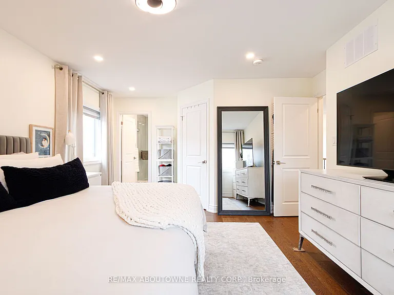 3301 Nadine Cres — Photo 23