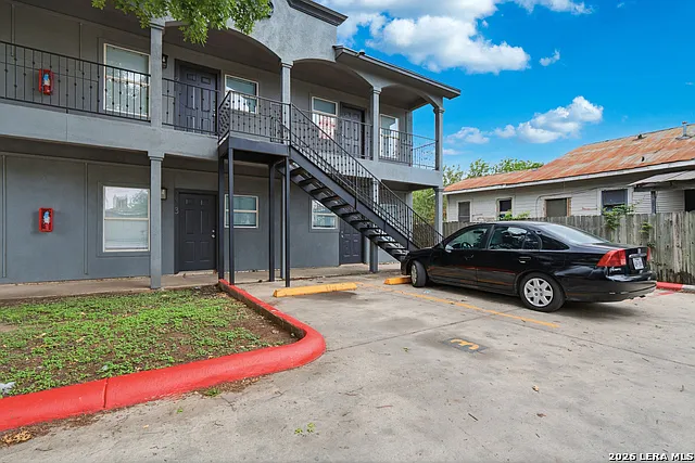 1706 W Craig Pl #5