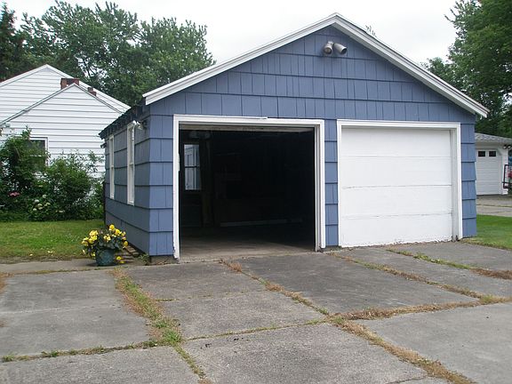 Roomy 2 car garage
