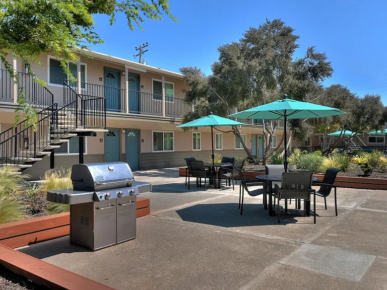 Mosaic Apartments — Photo 19