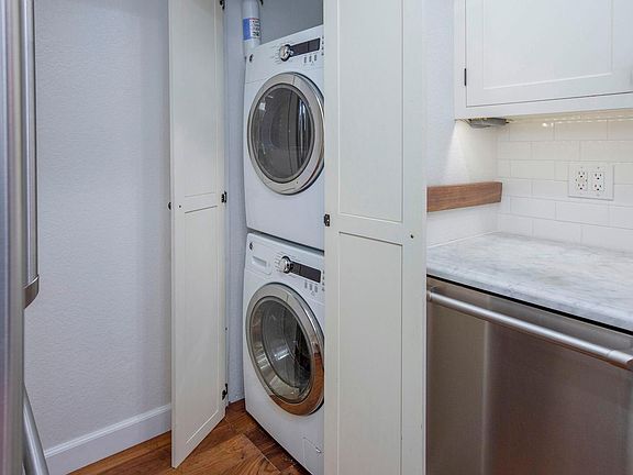 3rd image of 460 Oak St