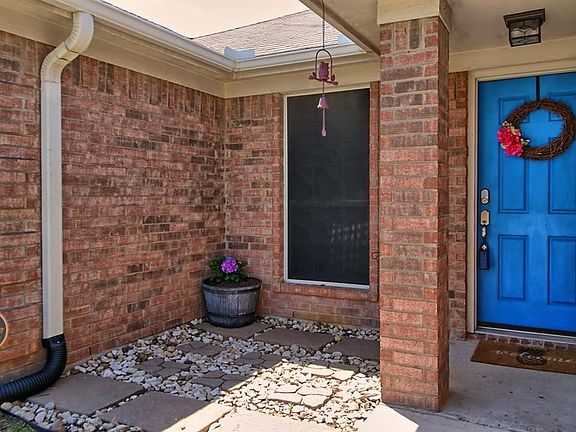 2nd image of 553 Cambridge Dr
