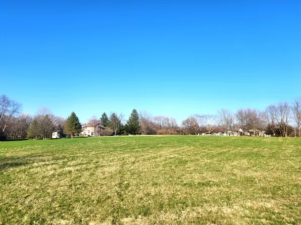 601 & 602 Cherry Hill Dr, Varna, IL 61375