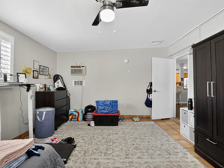123 E Erie Dr — Photo 17