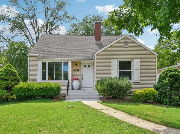 1322 N President St, Wheaton, IL 60187