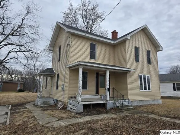 820 Center St, Carthage, IL 62321