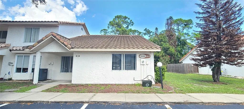 3 bed, 2.0 bath, 1169 sqft, $2,000 — Photo 1