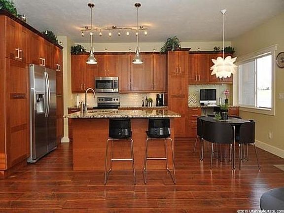 2nd image of 1532 W Wyngate Park Dr