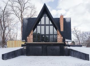 2574 E 259th Rd, Peru, IL 61354