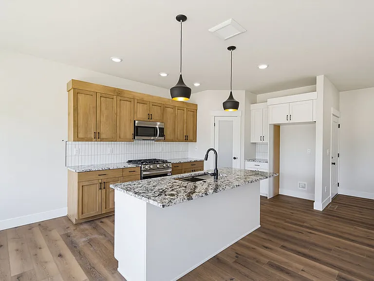 475 E River Ln — Photo 37