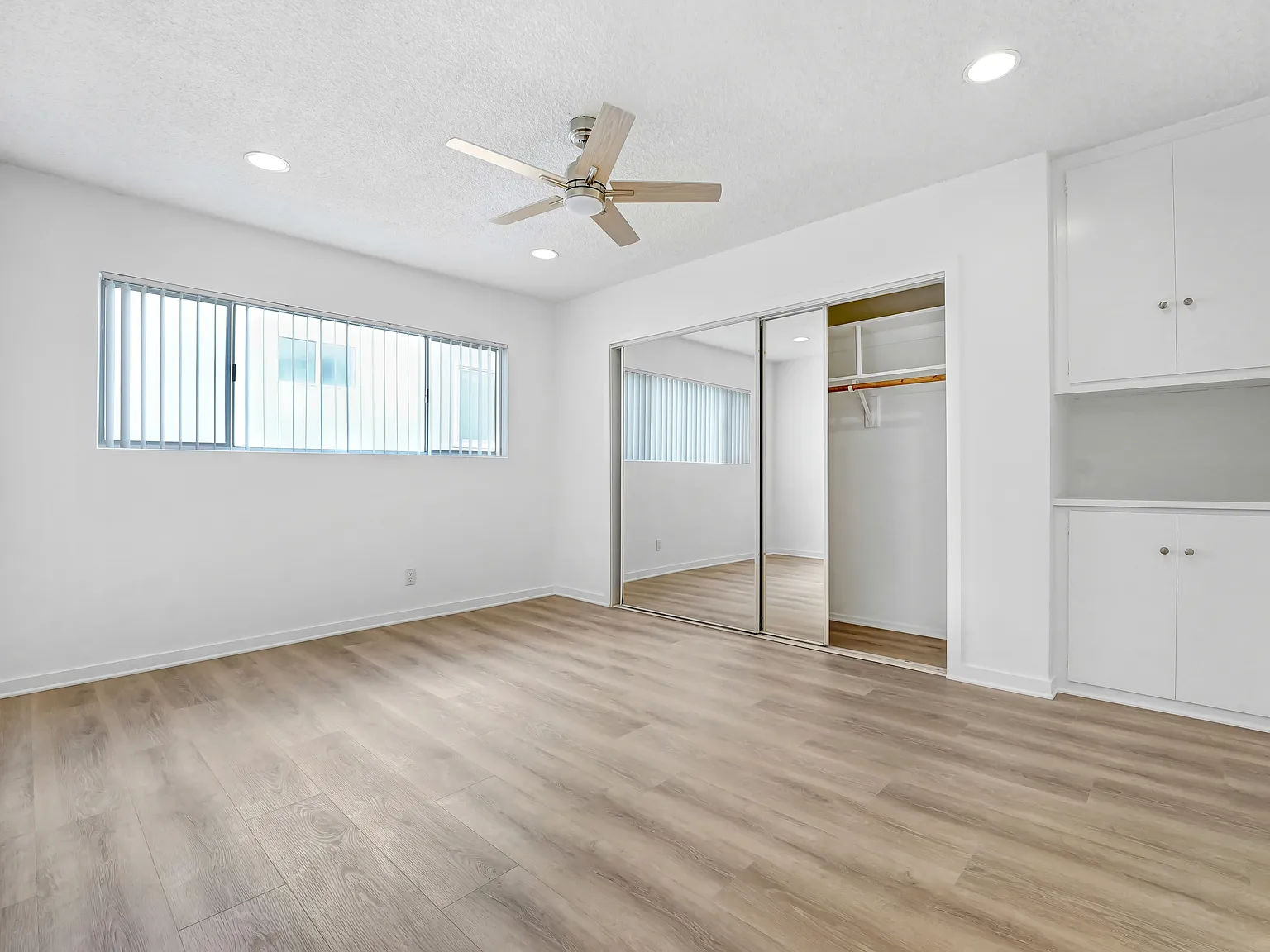 2 bed, 950 sqft, $4,250 — Photo 4