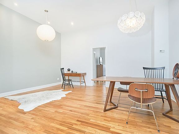 2nd image of 219 Saint James Pl APT 2